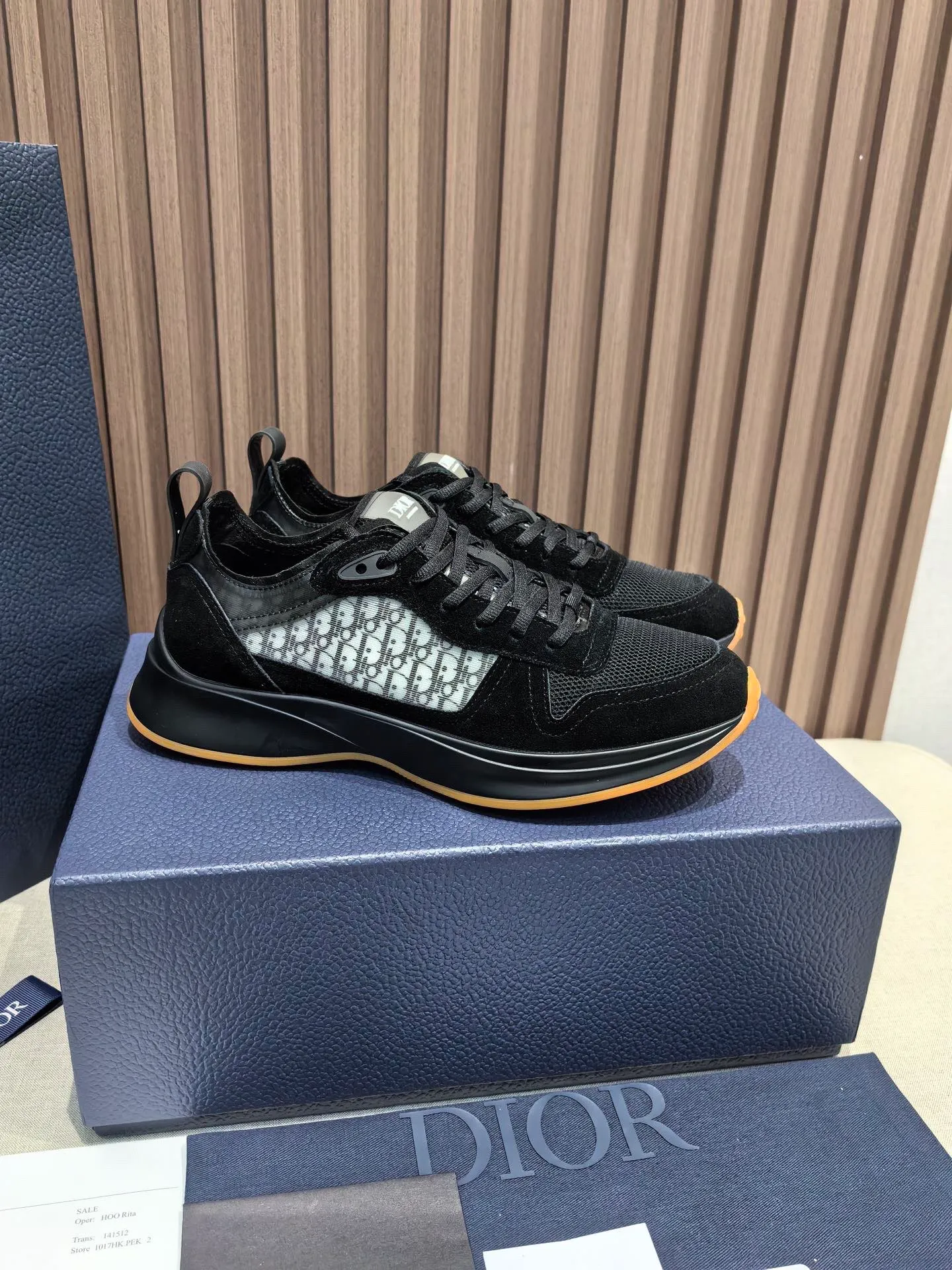 Factory price: 440💰 🔍Top purchasing agent🇮🇹 Dior's super-popular sports shoes, popular for street men, are synchronized with the new product counters. The uppers are made of Italian original imported cowhide and matched with D's customized fabrics. It is a must-have for fashionistas. The complex craftsmanship is perfectly reproduced. Imported soft cowhide foot pads, soles: original soles specially provided by the original factory, exclusive movable molded soles are super comfortable, original factory follow-up goods, 🔍🔍high quality, you can enter and exit the counter at will, welcome to compare, code number 38-45 (46 can be customized and cannot be returned or exchanged)